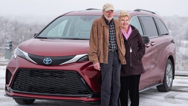 Cathy and Bob Martin with the 2022 Toyota Sienna.