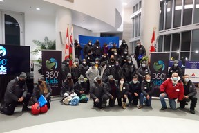 Don Romano von Hyundai Canada und andere nehmen am 360 Experience-Event am 3. März 2022 für Obdachlosigkeit bei Jugendlichen teil