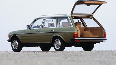 Load-carrying champion: The 1987 W123 station wagon had a payload capacity of 523 liters up to the lower edge of the window and as much as 879 liters with the rear bench seat folded away.