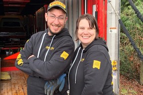 Michael Bar und Christina Kelbert haben sich zusammengetan, um Sammlerautos von Küste zu Küste in Kanada und den USA zu transportieren, nachdem sie sich bei einem Auto-Slalom-Event in Toronto getroffen hatten.