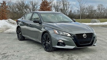 2022 Altima SR Midnight Edition