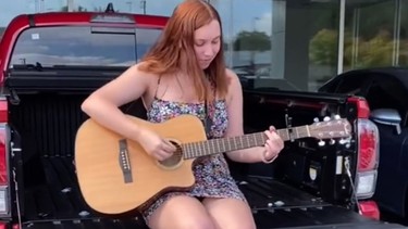 This viral TikTok singer went to Toyota dealerships to sell “Toyota Tacoma” song she wrote