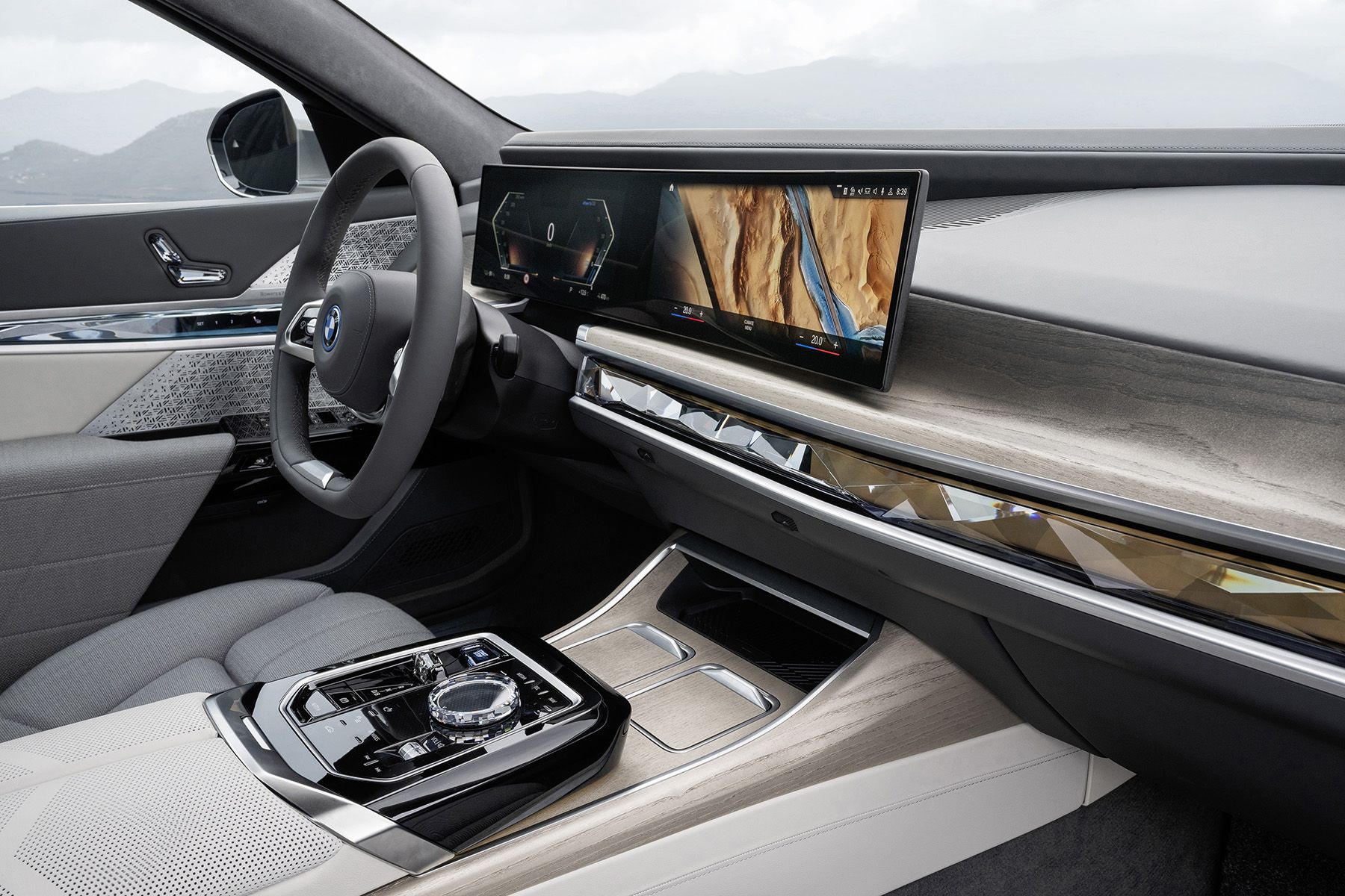 Electrified vehicles dominate Wards 10 Best Interiors Driving