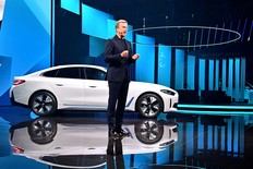 BMW-Chef warnt vor reiner Elektrostrategie, sagt, Gas hat noch Leben