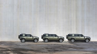 Les Land Rover Defender 130 d’année-modèle 2023.5 devraient débarquer chez les concessionnaires canadiens en août prochain, à des prix d’étiquette qui débutent à 93 000$.