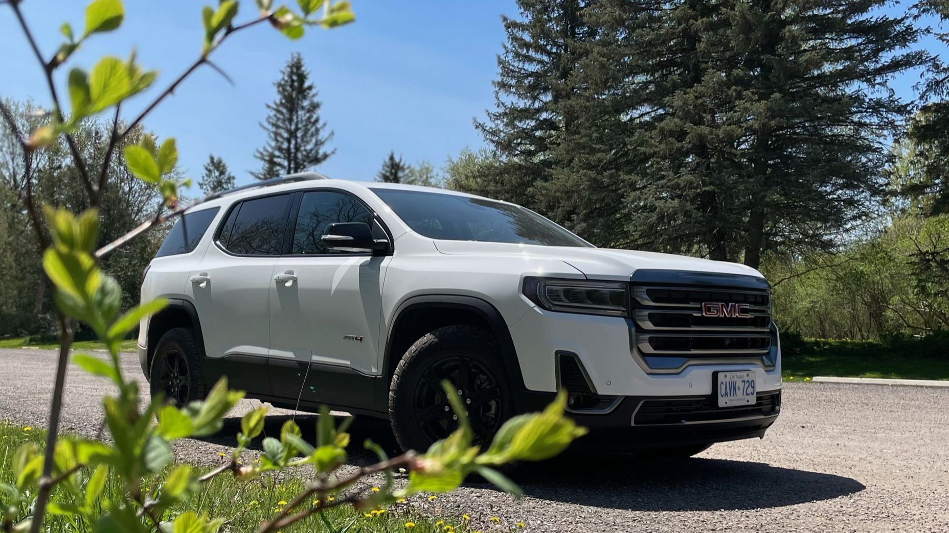 How comfortable is the 2022 GMC Acadia for long family trips?