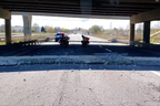 Autobahn.  403 gesperrt, nachdem ein Unfall ein Stück Überführung zum Einsturz gebracht hat