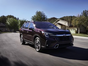 Le Subaru Ascent 2023 à sept ou à huit places est construit à Lafayette, en Indiana et sera mis en vente cet automne. Au Canada, il sera disponible en versions Commodité, Tourisme, Édition Onyx, Limited et Premier.