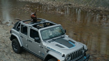 New Jeep commercial showcases the Wrangler 4xe's appearance in "Jurassic World Dominion"