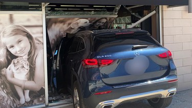 Mercedes-Benz driver crashes into Halton area pet food store