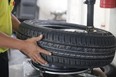 Tire mounting machine