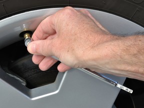 Slide-style tire pressure gauge