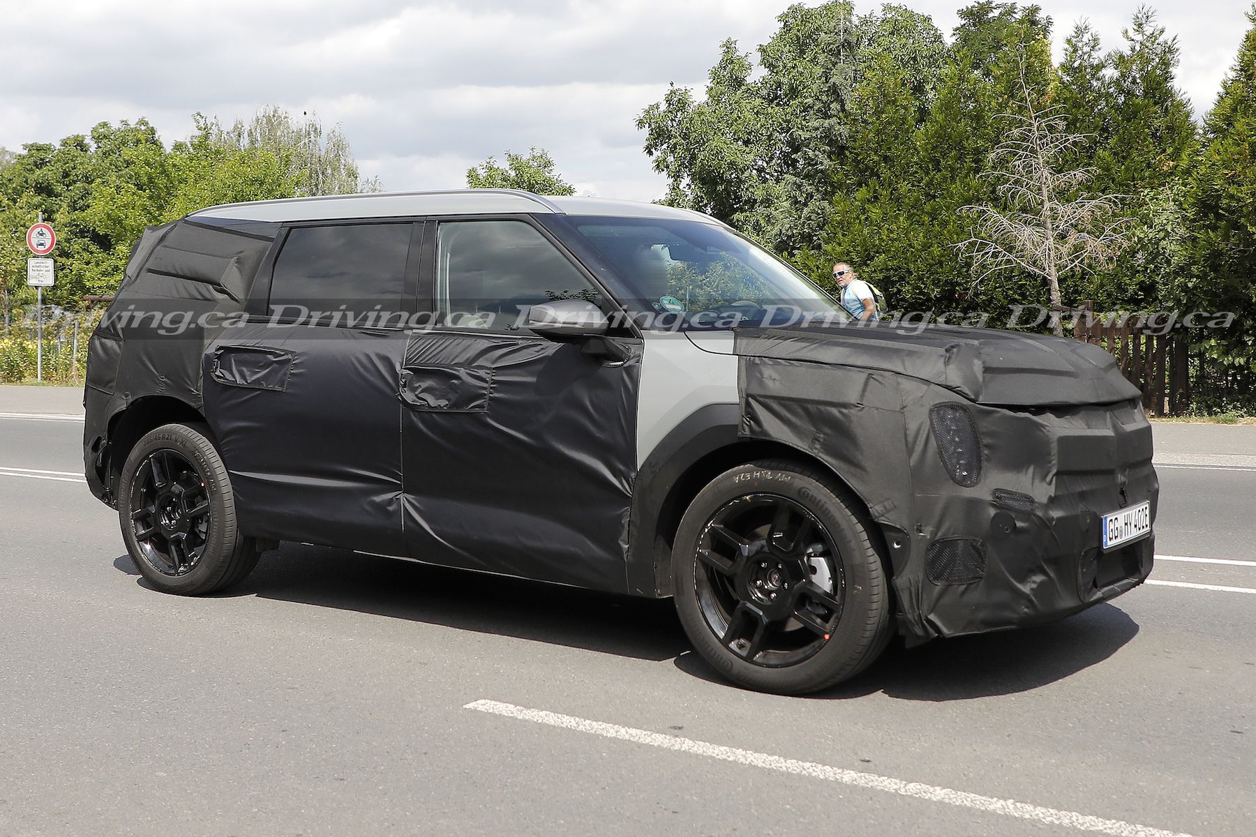 Spied! Kia Testing All-electric EV9 Three-row SUV - TrendRadars