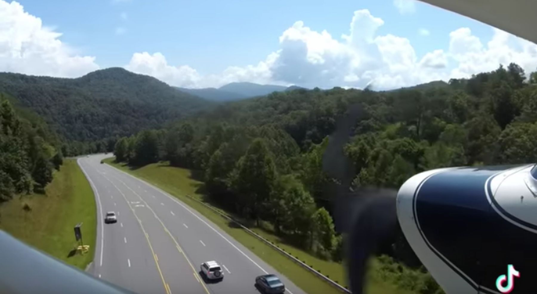 Watch Pilot lands disabled plane on North Carolina highway Sault Star