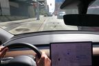Sehen Sie sich dieses Tesla Model 3 „Self-Drive“ in den Gegenverkehr an