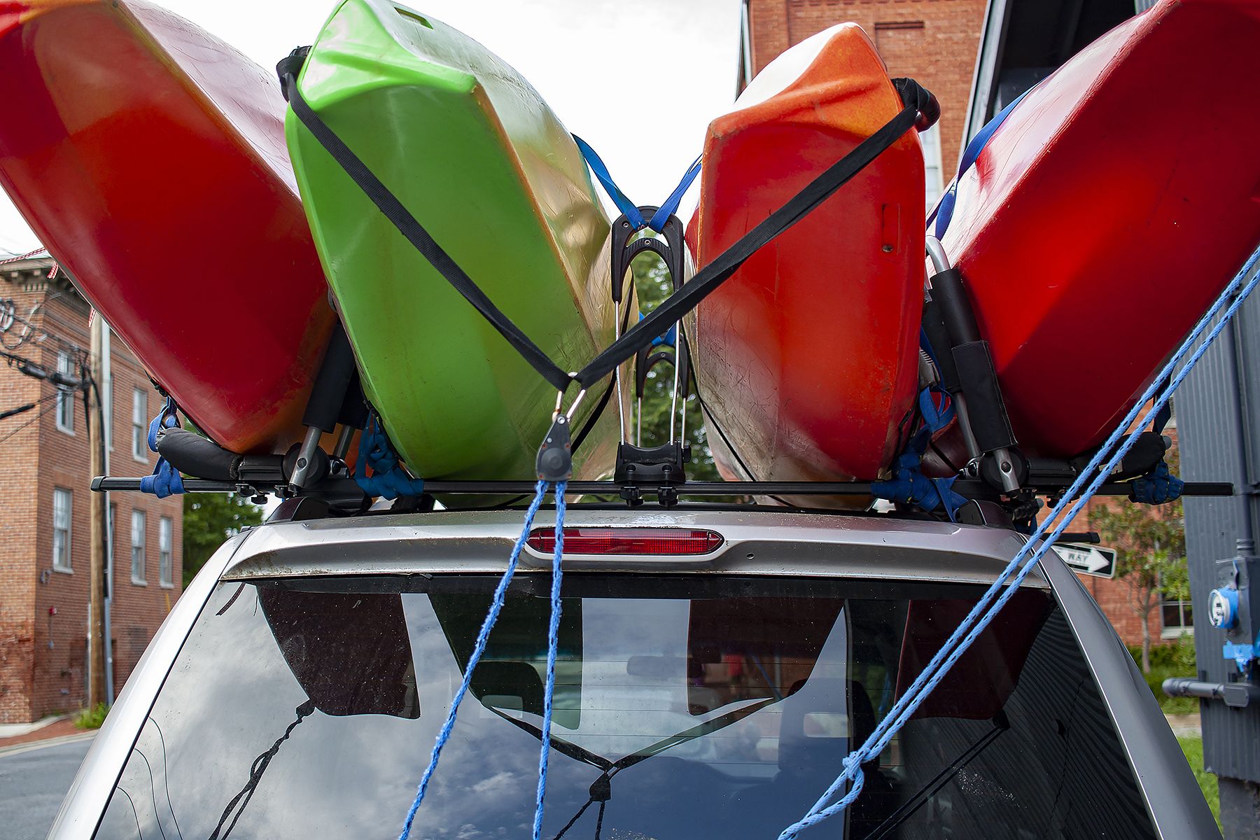 Your guide to safely securing items to your vehicle's roof rack