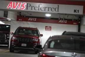 Autos werden am 8. August 2017 in San Francisco, Kalifornien, in einem Avis-Mietwagenbüro geparkt.