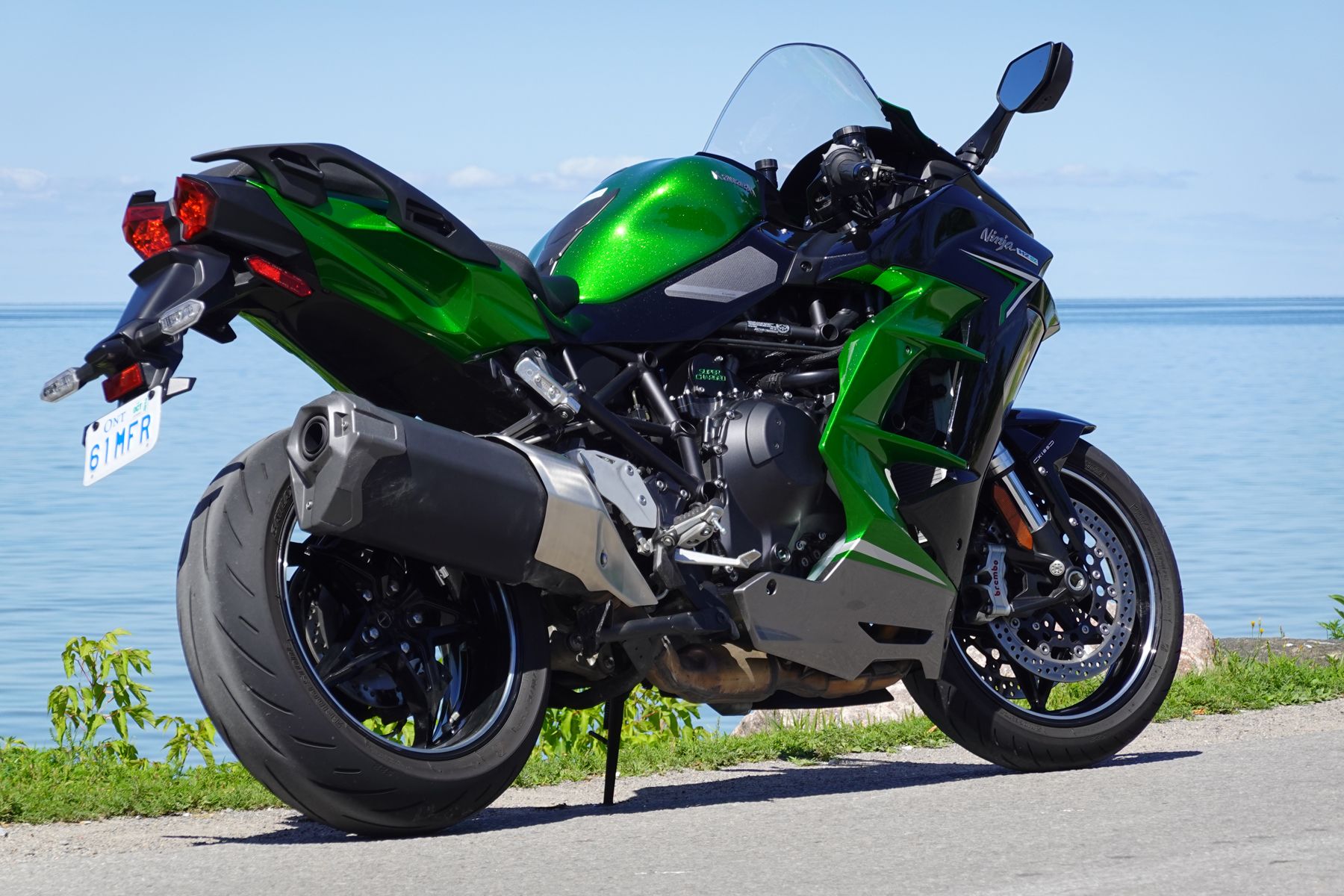 First Ride: 2022 Kawasaki Ninja H2 SX SE | Driving