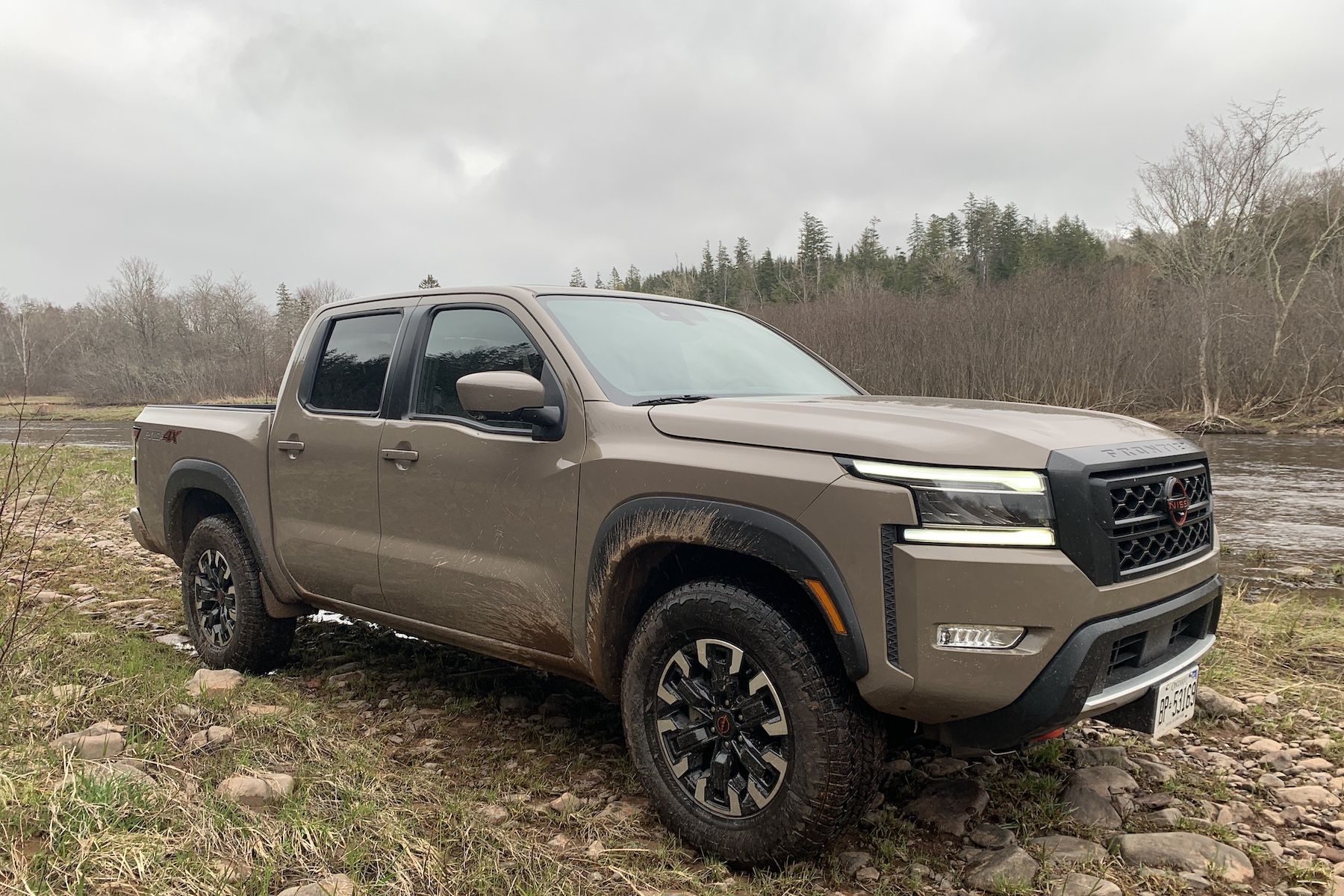 2022 Nissan Frontier PRO-4X 4x4 Pickup Review | Driving