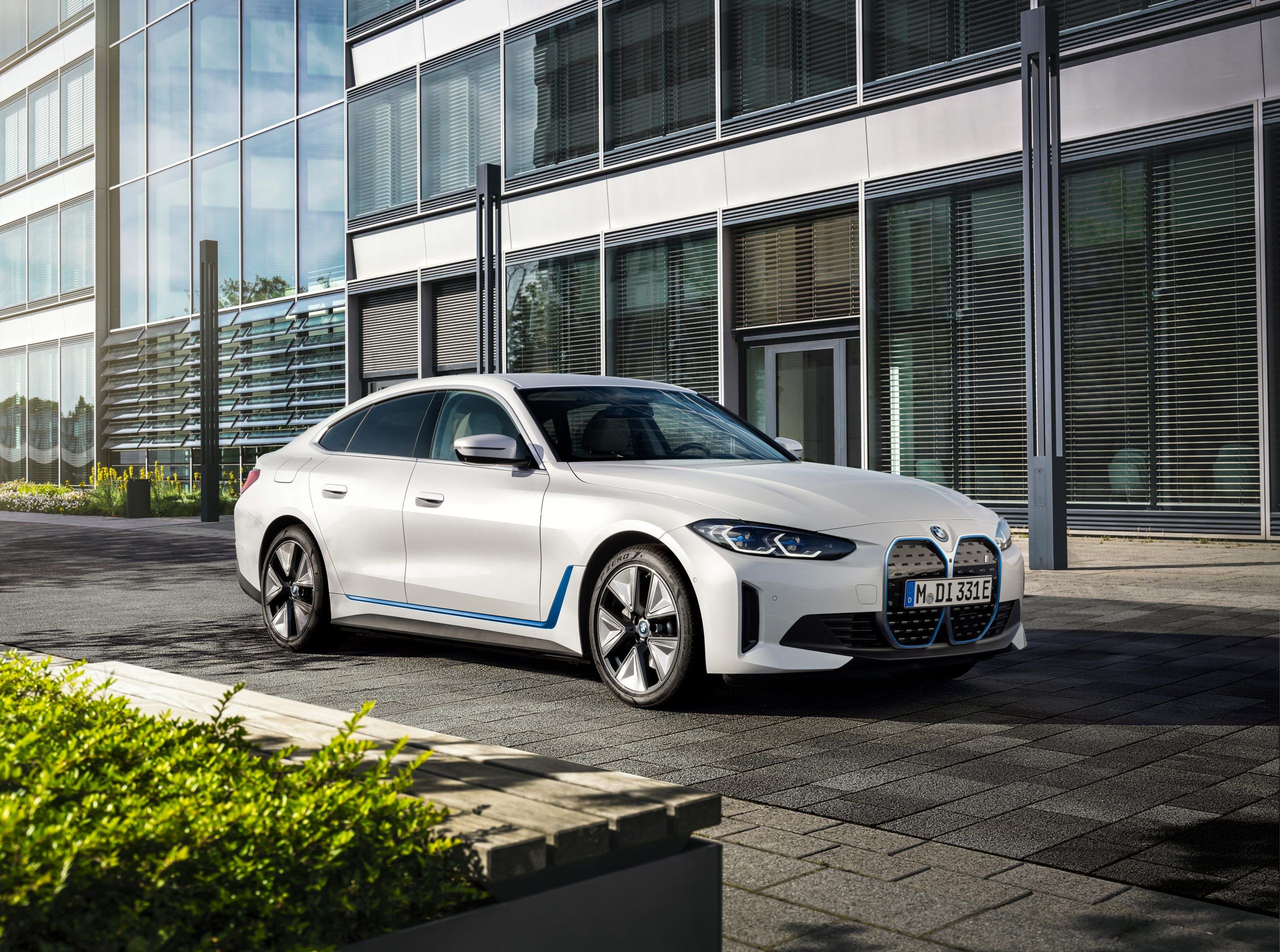 BMW's 2023 i4 eDrive 35 is its more affordable entrylevel EV Driving