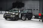 Limousinen kämpfen mit neuem IIHS-Crashtest, der einen SUV-Aufprall simuliert