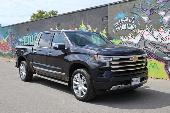 Pickup Review: 2022 Chevrolet Silverado High Country | Driving