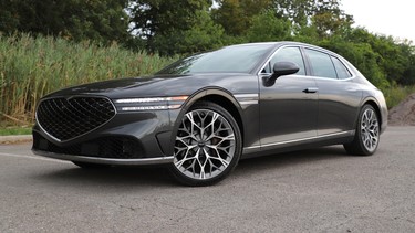 2023 Genesis G90