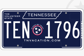 Ein Nummernschild aus dem Jahr 2022 aus Tennessee mit der Aufschrift „In God We Trust“