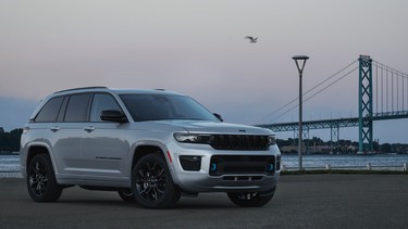 Jeep debuts 2023 Jeep Grand Cherokee 4xe 30th Anniversary Edition package