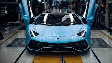 The final Lamborghini Aventador is the Ultimae Roadster