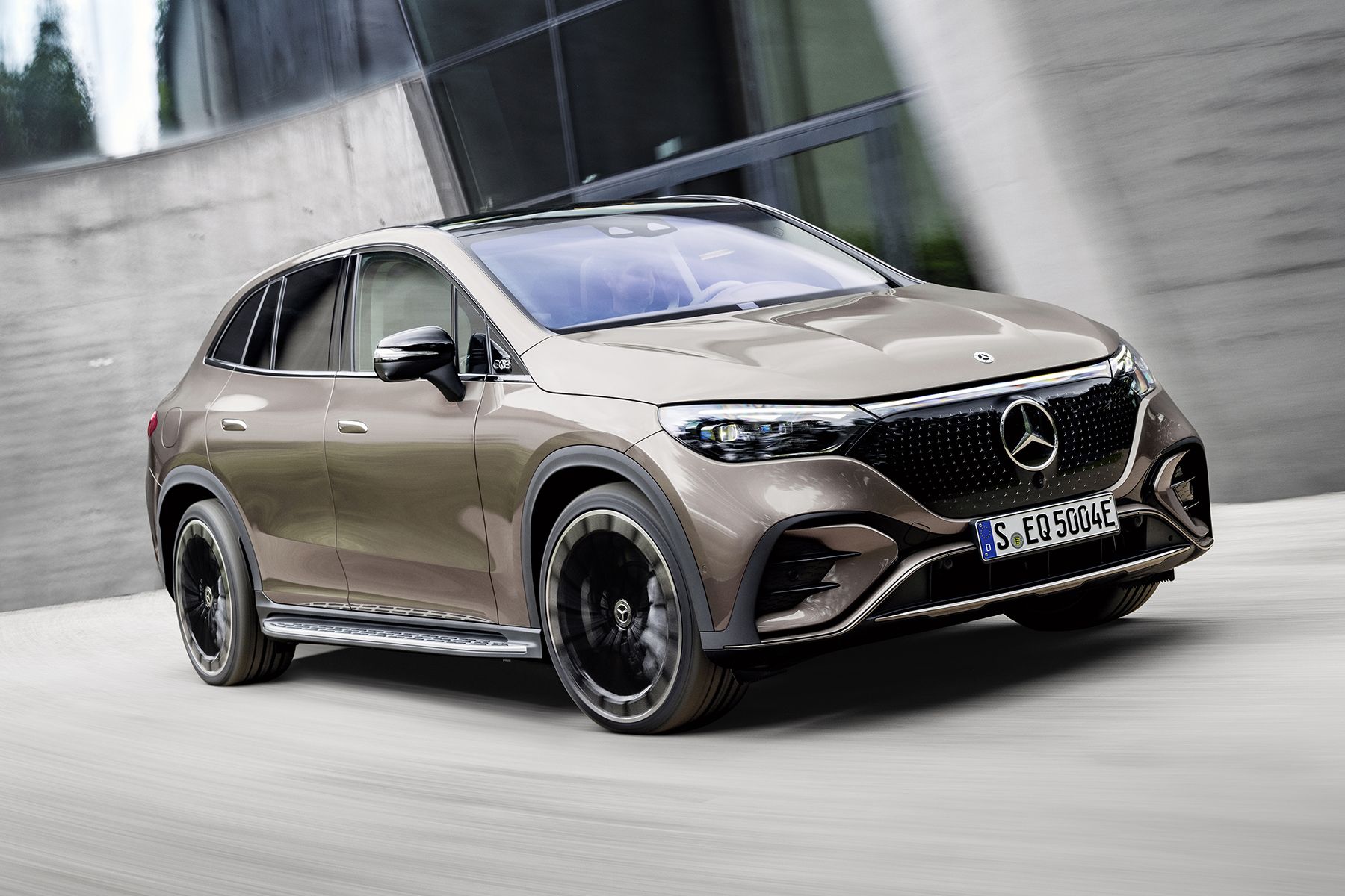 First Look 2023 MercedesEQ EQE SUV and 2024 EQE SUV AMG Driving