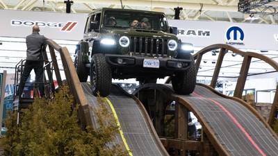 Camp Jeep offers off-road driving indoors at the Toronto auto show