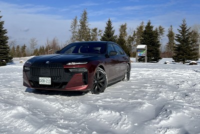 Before and after a recent winter road trip. This car does it all. : r/BMW