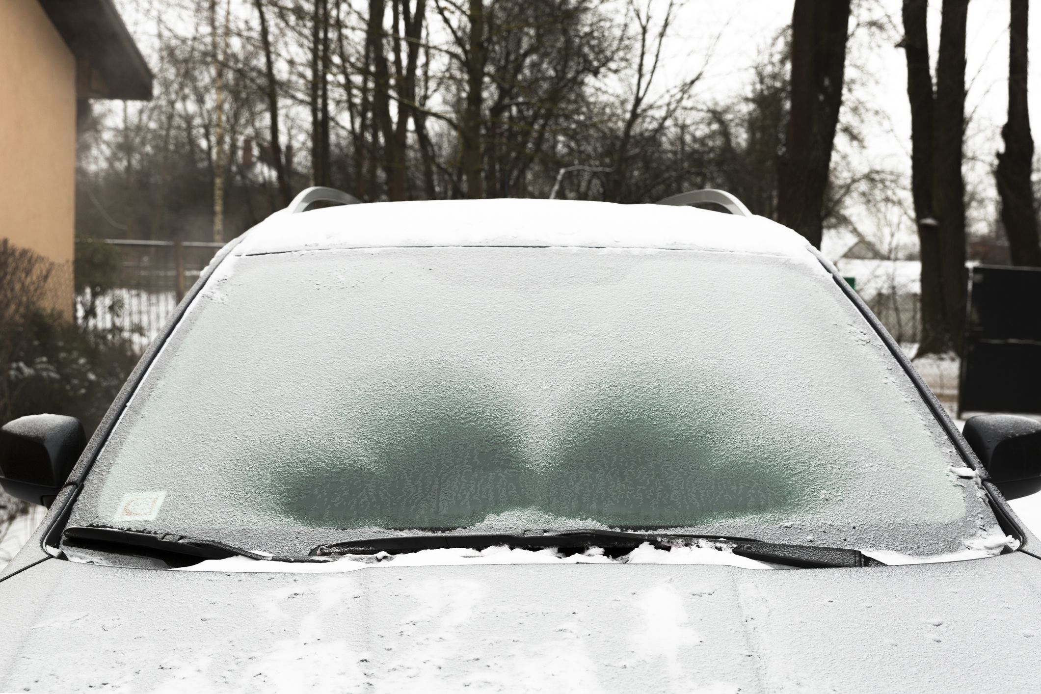 Winter tips to defrost your windshield faster, and others to avoid