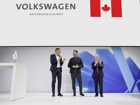 Oliver Blume, CEO Volkswagen Group (left); Thomas Schmall, Group Board Member Technology (center); and the Honourable François-Philippe Champagne, Canada’s Minister of Innovation, Science and Industry