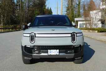 2023 Rivian R1S SUV | EV Review - Reviews | Driving