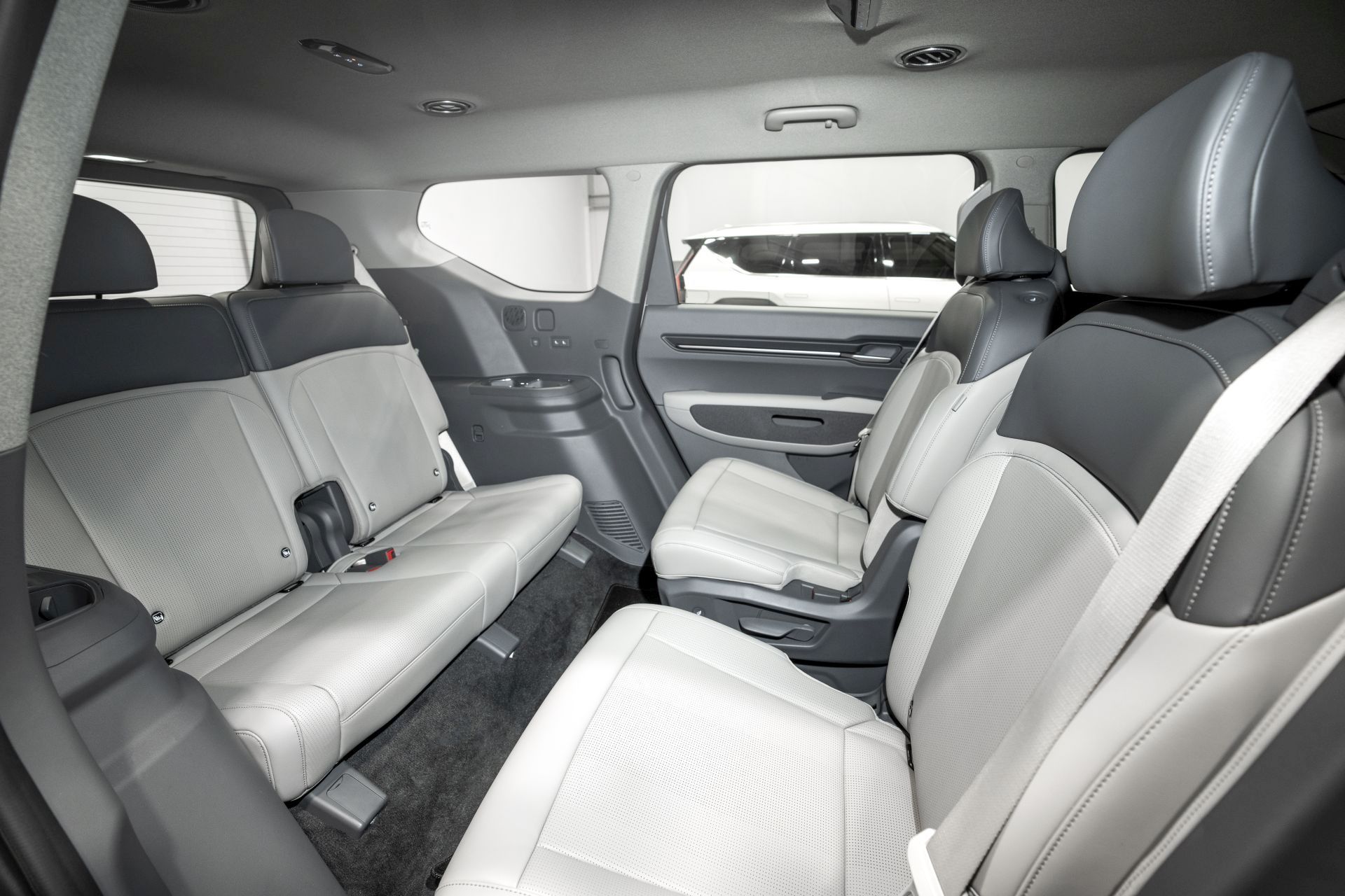 Kia suv 3rd outlet row seating