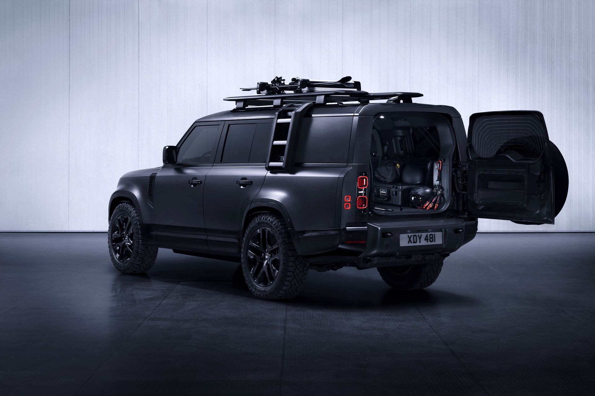 Land Rover Defender 130 8-seater SUV unveiled, photos