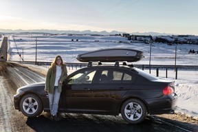 Die Calgary-Fahrerin Misia Rajzyngier nahm an der Tire Rack Street Survival School 2022 teil, die vom BMW Club of Southern Alberta veranstaltet wurde.  Durch die spezielle Einweisung fühlte sie sich am Steuer ihres 2010er BMW 328xi noch sicherer.  Für 2023 bietet der BMW Club einen zweiten Tag an, um noch mehr junge Studenten aufzunehmen.  BILDNACHWEIS: Rob Hartley-Robinson