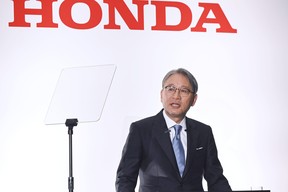 Honda-Präsident Toshihiro Mibe hält am 26. April 2023 eine Pressekonferenz in Tokio ab und kündigt eine Reihe von Maßnahmen zur Beschleunigung des Ausbaus seines Elektrofahrzeuggeschäfts an