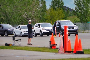 Um am Tire Rack Street Survival-Training des BMW Club of Southern Alberta teilzunehmen, werden junge Fahrer ermutigt, in ihrem „täglichen Fahrer“ zu lernen, solange er straßentauglich ist.  KREDIT: Roop Chaterlee