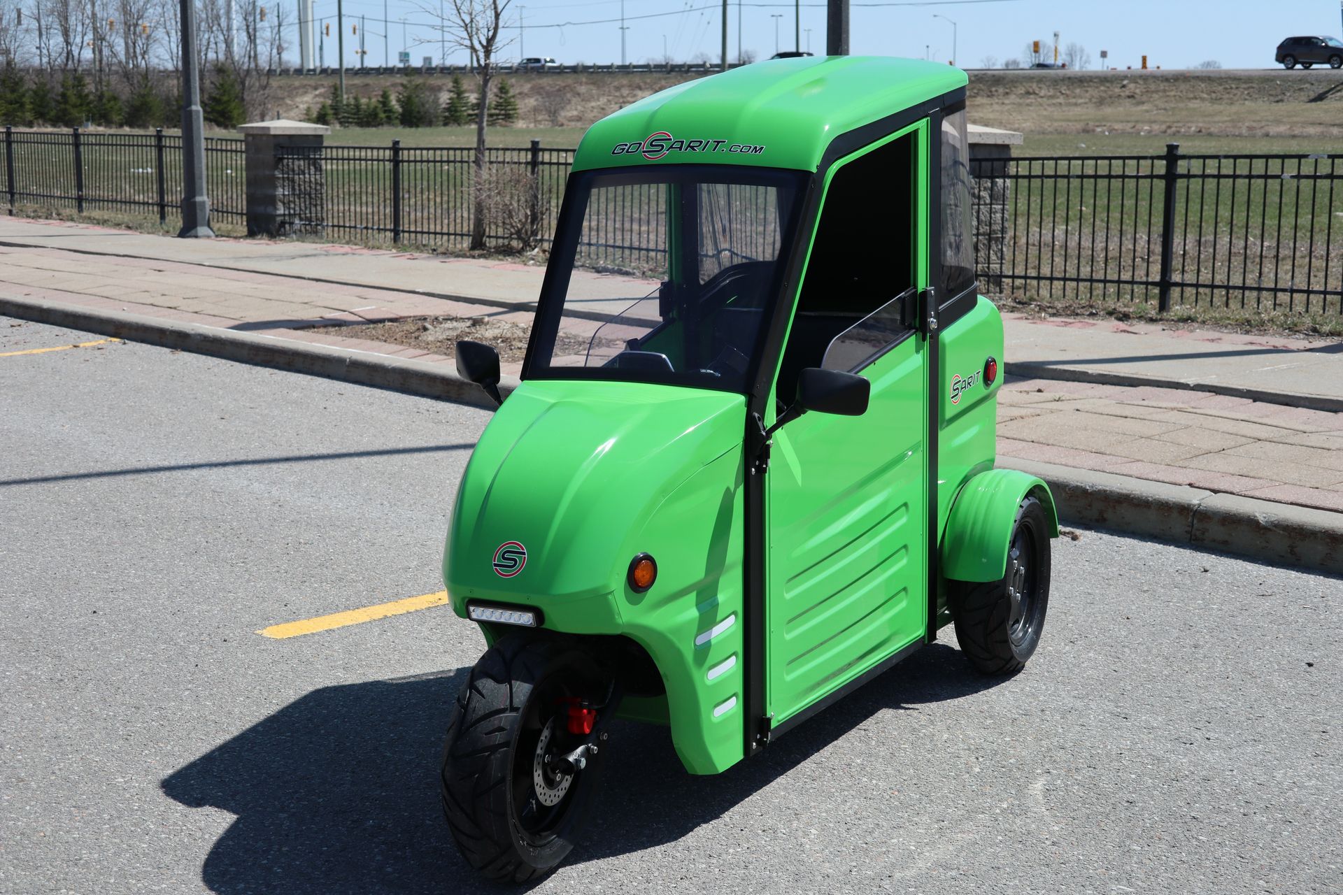 Canadian 3 online wheel electric car