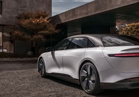 2024 Lucid Air mit Stealth Appearance-Paket