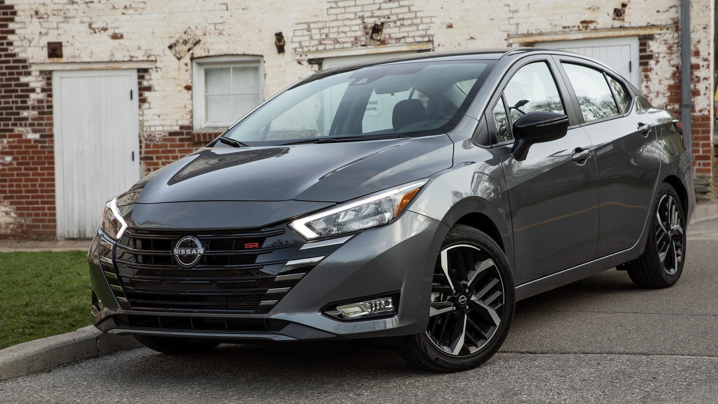 2023 nissan versa review