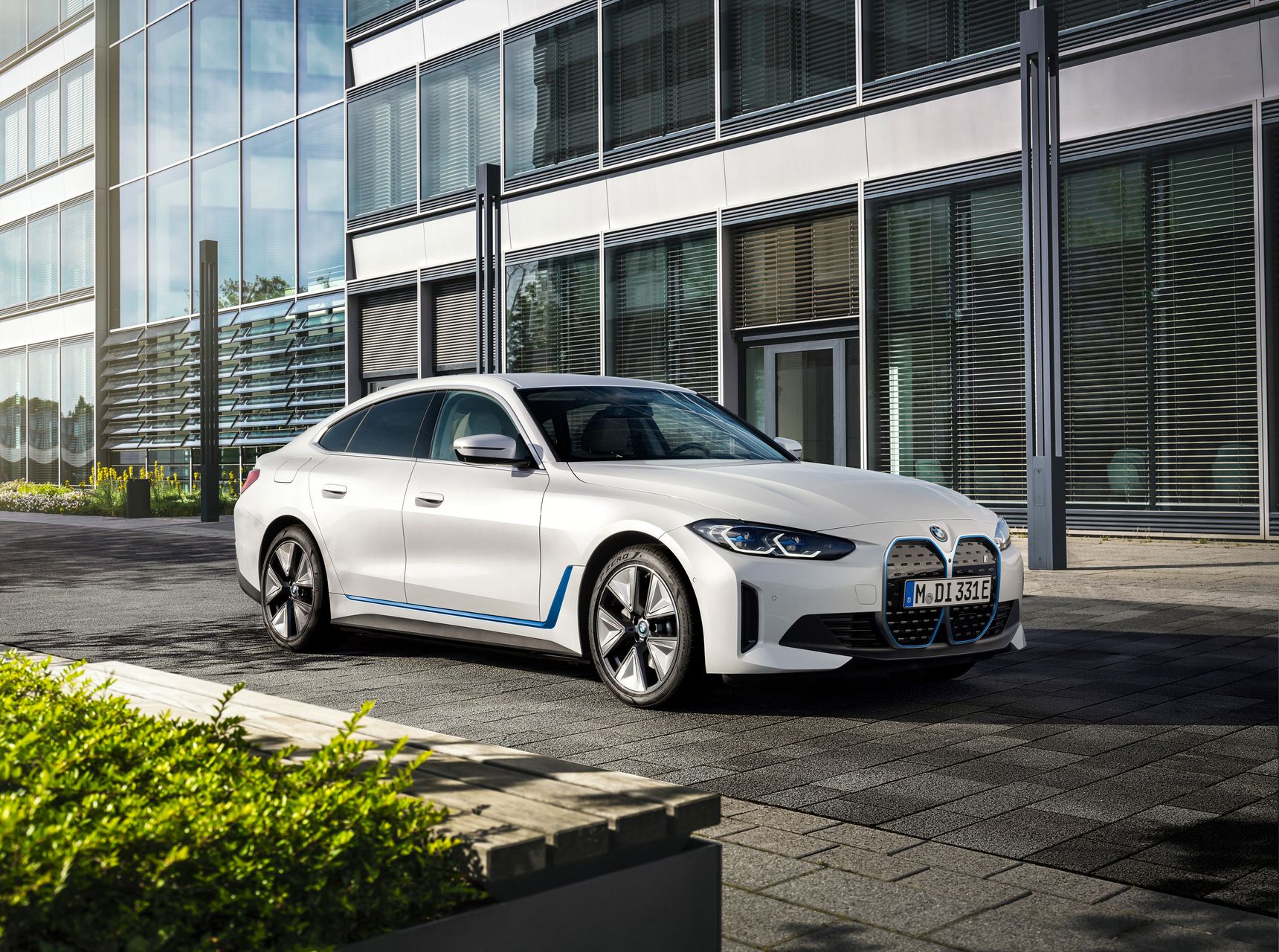 BMW ajoute un nouveau modèle AWD à la série i4 tout électrique