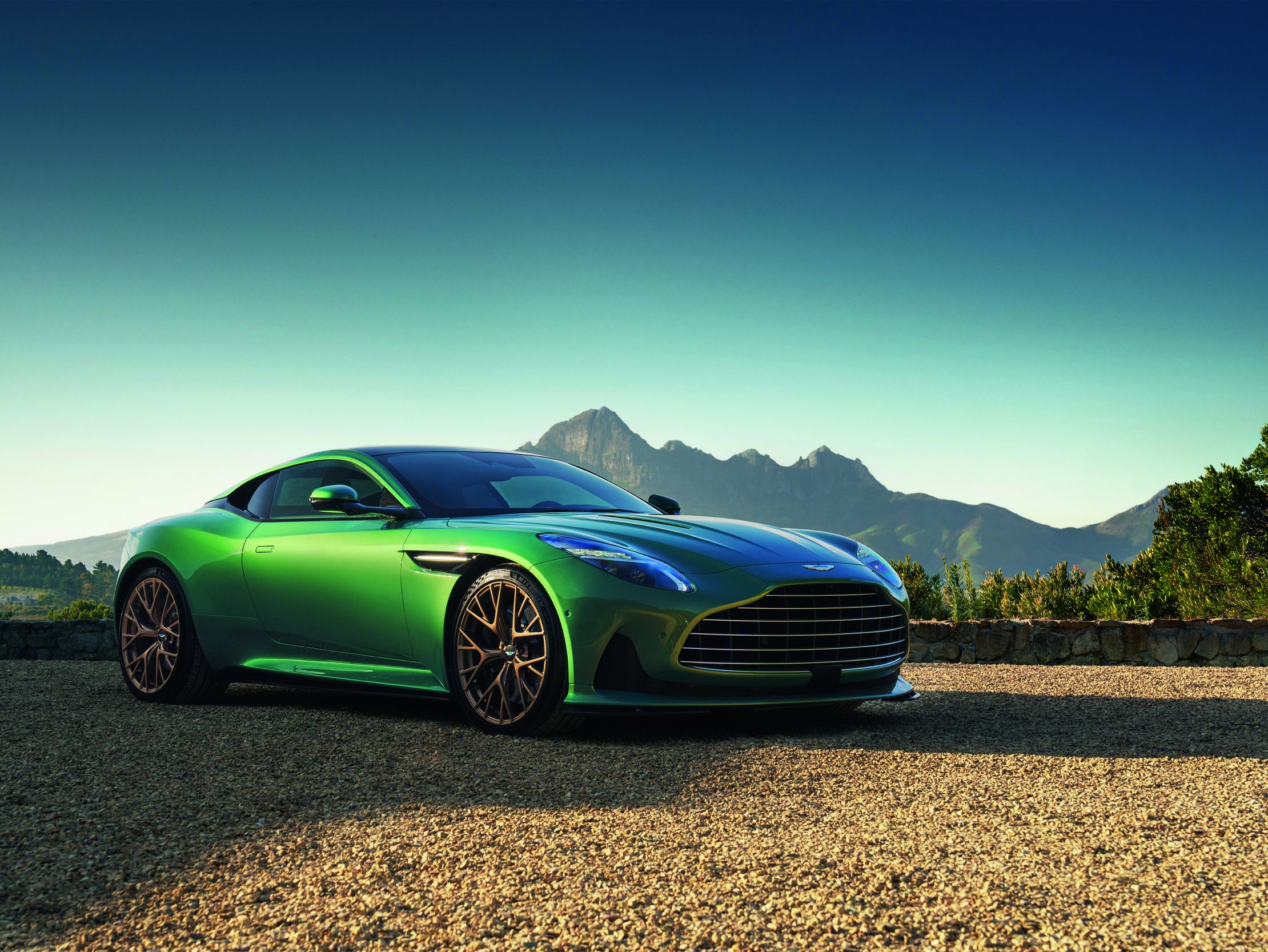 Premier coup d’œil : Aston Martin DB12 2024