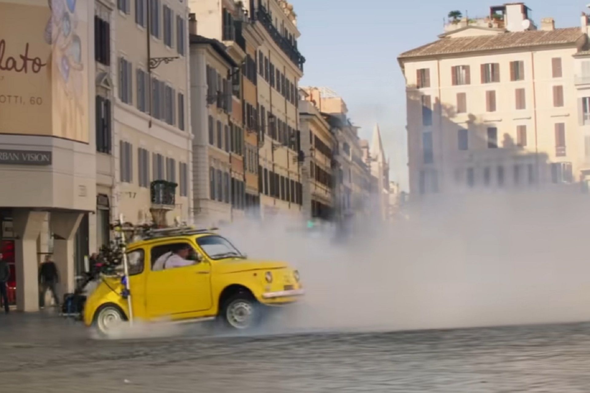 tom cruise driving one handed