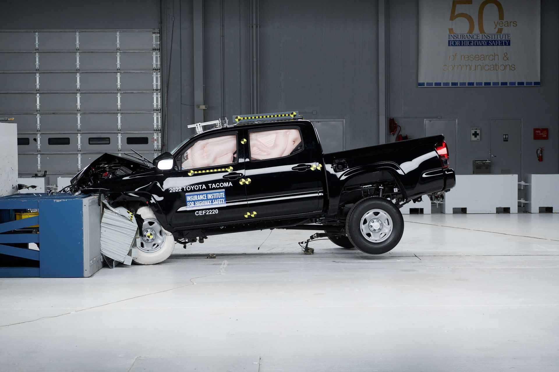 Rear-seat passengers don't fare so well in IIHS midsize pickup tests