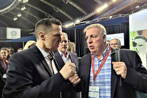 Deux Benoit Charette: le ministre québécois de l’Environnement (à gauche) et le journaliste automobile (à droite).