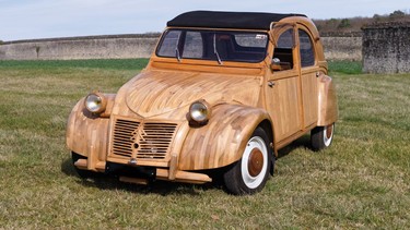 Michel Robillard's wooden Citroen 2CV, auctioned in June by Rouillac